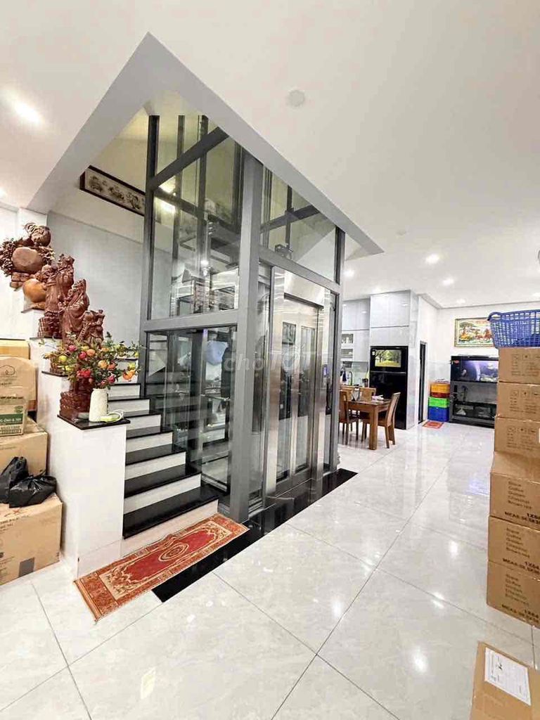 Renting a house. 6 x 20 - 4 floors 7 rooms at 42 million.