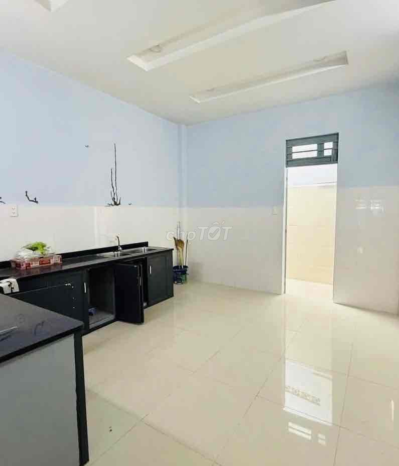 New housing, average housing, 1 M2 floors, yard, 3 P. Sleep. Okay.