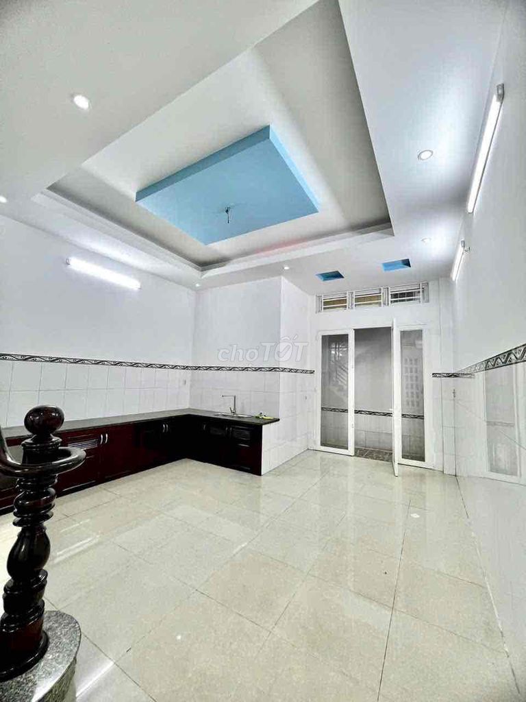 Rent a nice, flat house with Tên Lửa. BINN.
