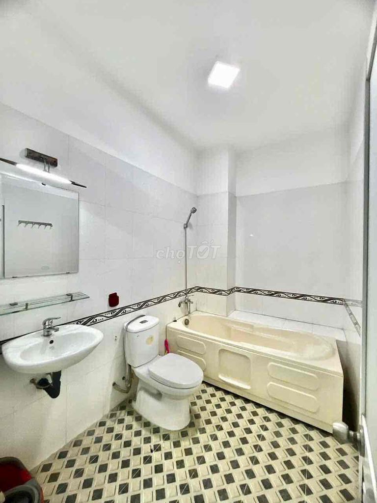 Rent a nice, flat house with Tên Lửa. BINN.