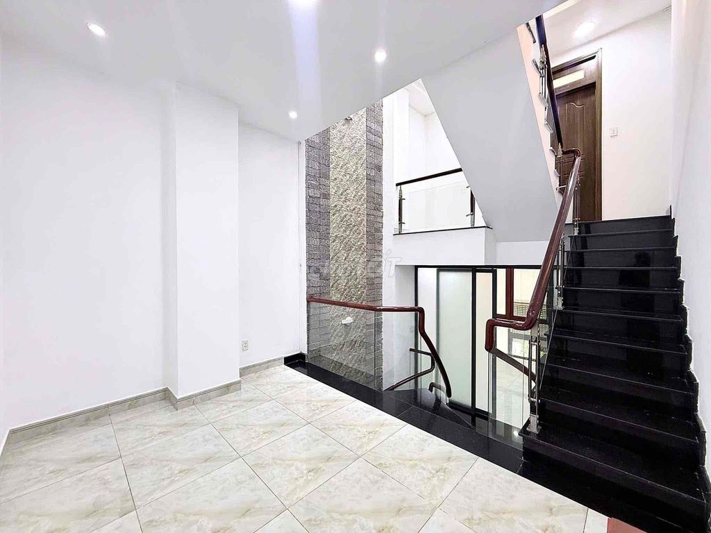 25 million-4 x20 M-3 floor-5 bedrooms sleep in house 6 M through Bình Tân