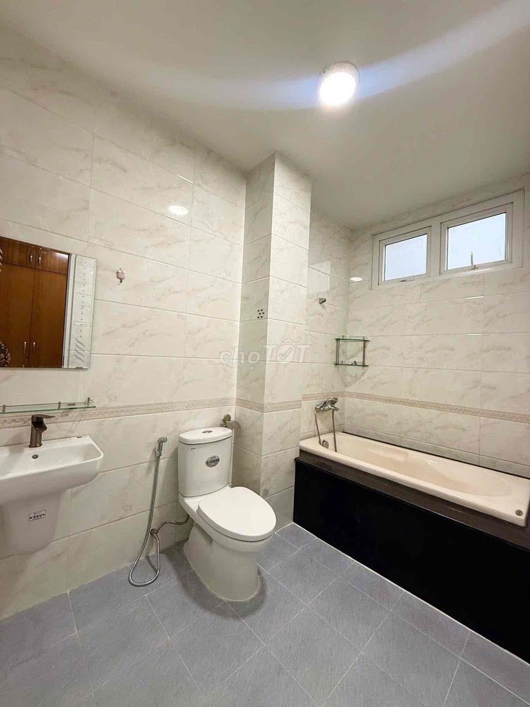25 million-4 x20 M-3 floor-5 bedrooms sleep in house 6 M through Bình Tân