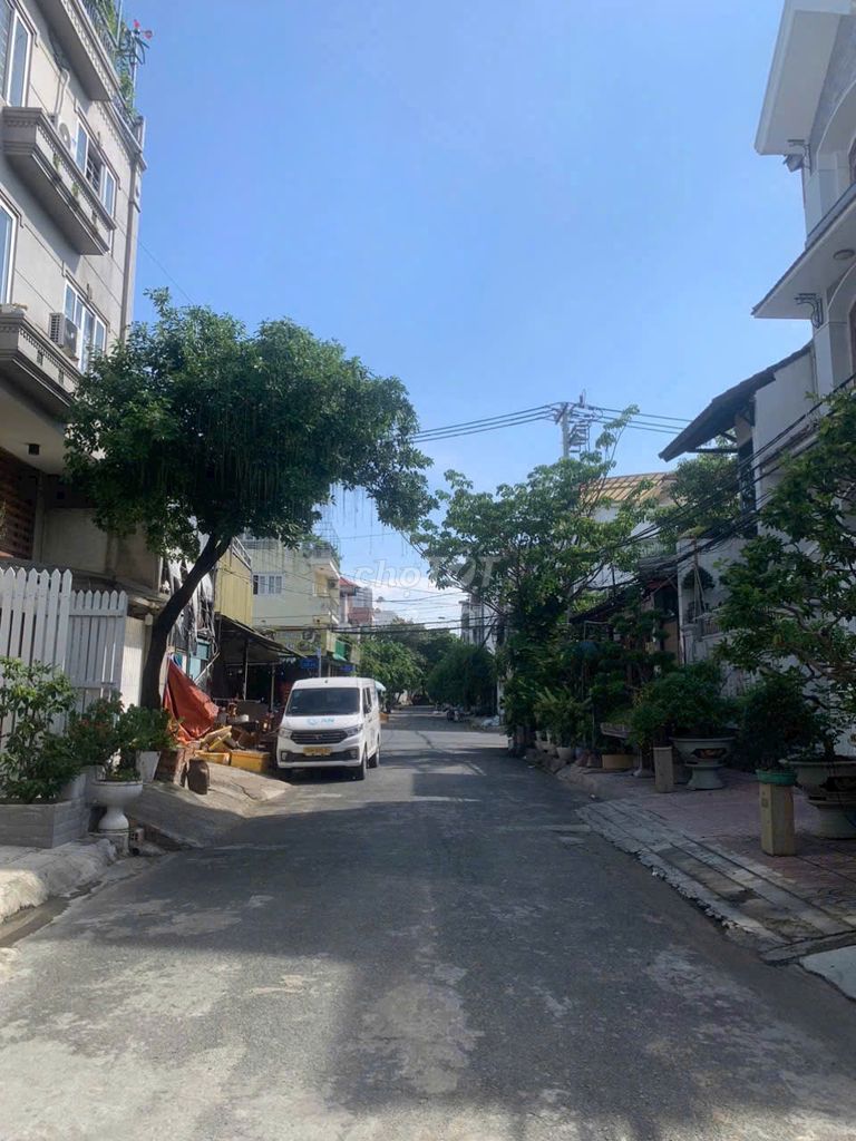 Three front floor số 23 Hiệp Bình Chánh near the Saigon River