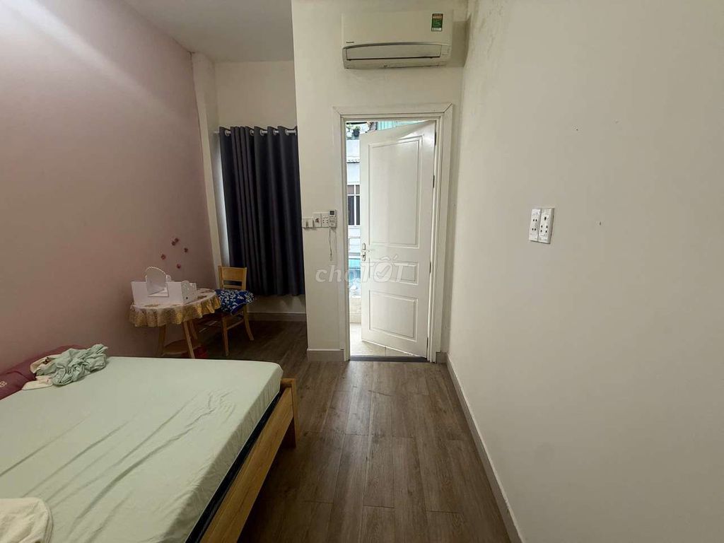 Renting the entire building 20 letters of Hoàng Diệu, District 4