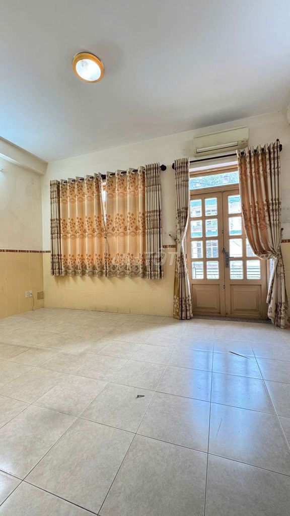 10 X 20 M 6 M Tô Hiệu