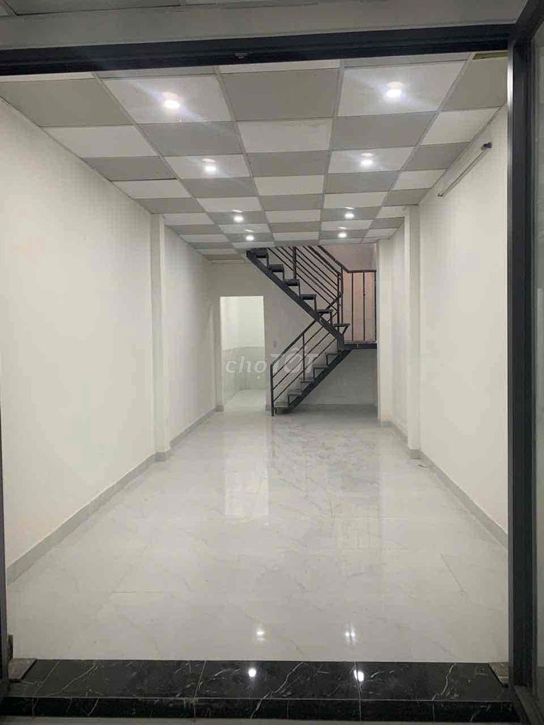 Rented the main house. Âu Dương Lân.3 bedrooms.