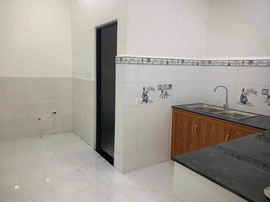 Rented the main house. Âu Dương Lân.3 bedrooms.
