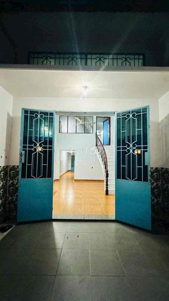 To rent a clean house.