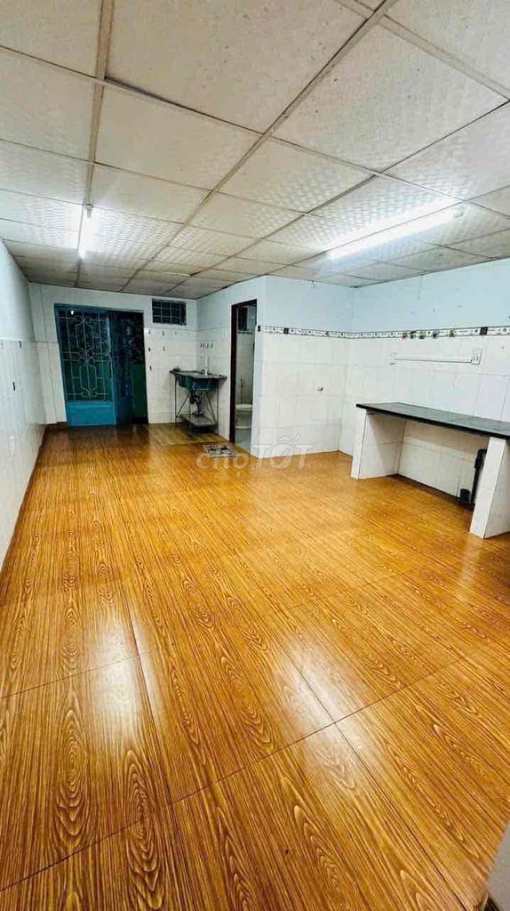 To rent a clean house.