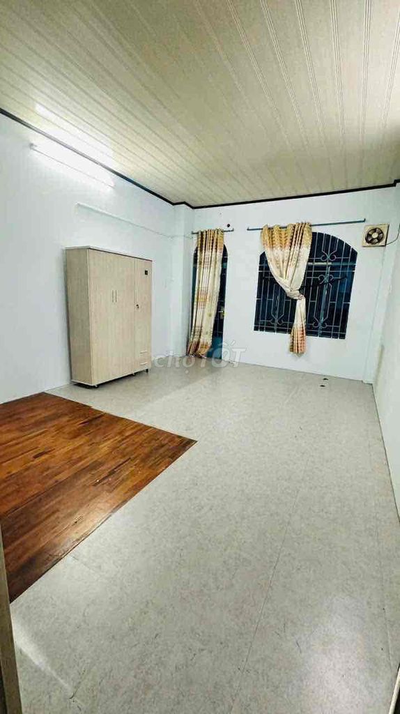 To rent a clean house.