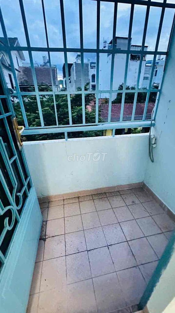 To rent a clean house.