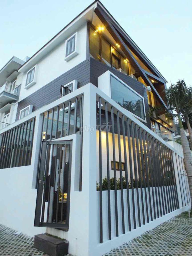 It's the owner of the 10-foot Special Rent. 20 meters, 5 floors, An Phú, 75 million.
