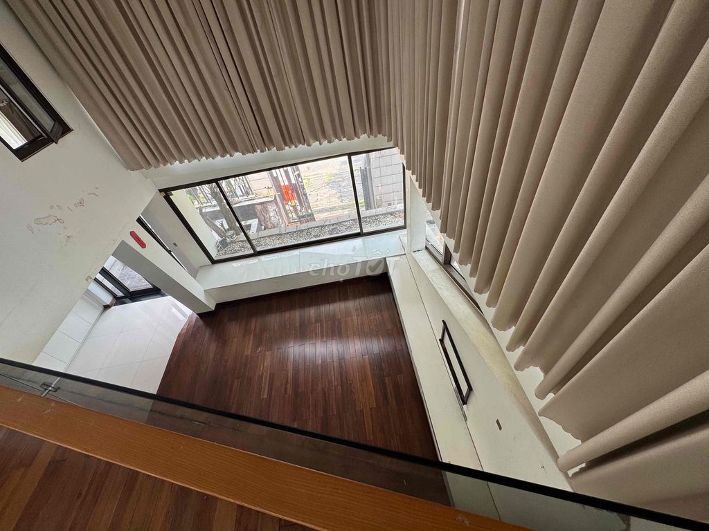 It's the owner of the 10-foot Special Rent. 20 meters, 5 floors, An Phú, 75 million.