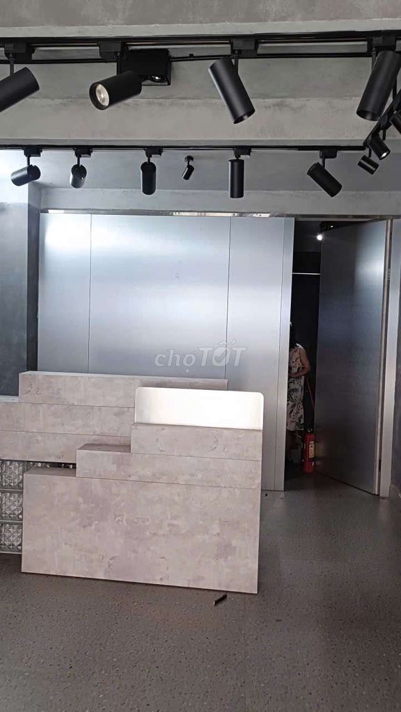 4th floor Tân Cảng, 1894 25, Q.Bình Thạnh, near Landmark 81.