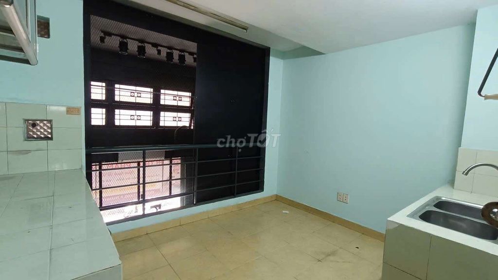 4th floor Tân Cảng, 1894 25, Q.Bình Thạnh, near Landmark 81.