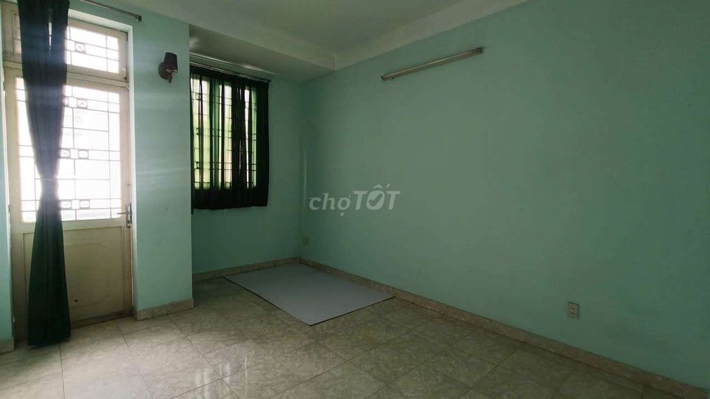 4th floor Tân Cảng, 1894 25, Q.Bình Thạnh, near Landmark 81.