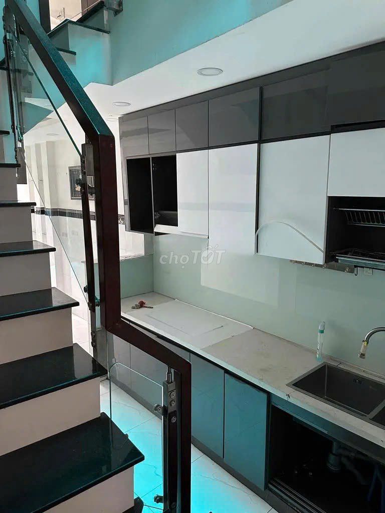 Hoàng Hoa Thám 3 x 12 meters 2 bedroom
