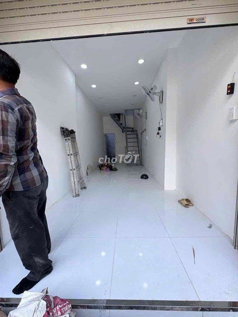 1st District. Near the Institute. Two floors, 25 million.
