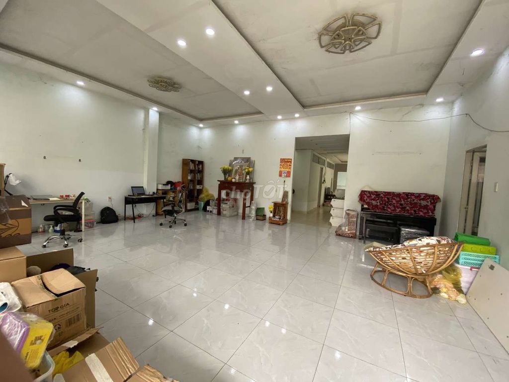 Renting a 12 X24 Business Front