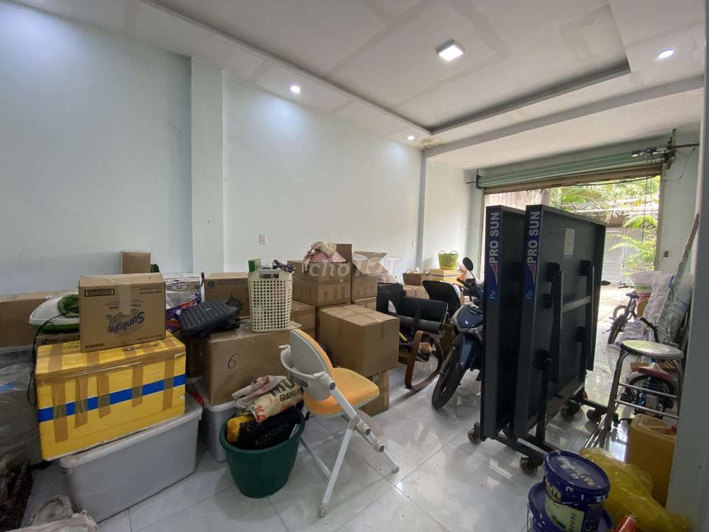 Renting a 12 X24 Business Front