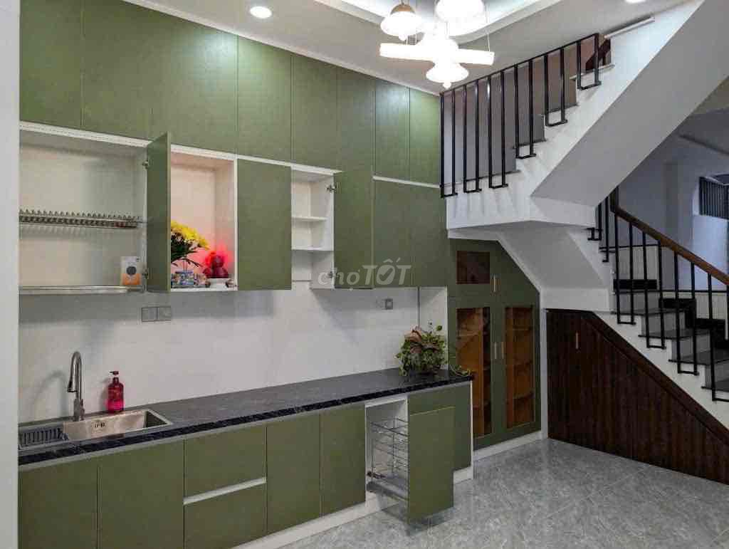 Three-story new apartments have four bedrooms with four air conditionings available.