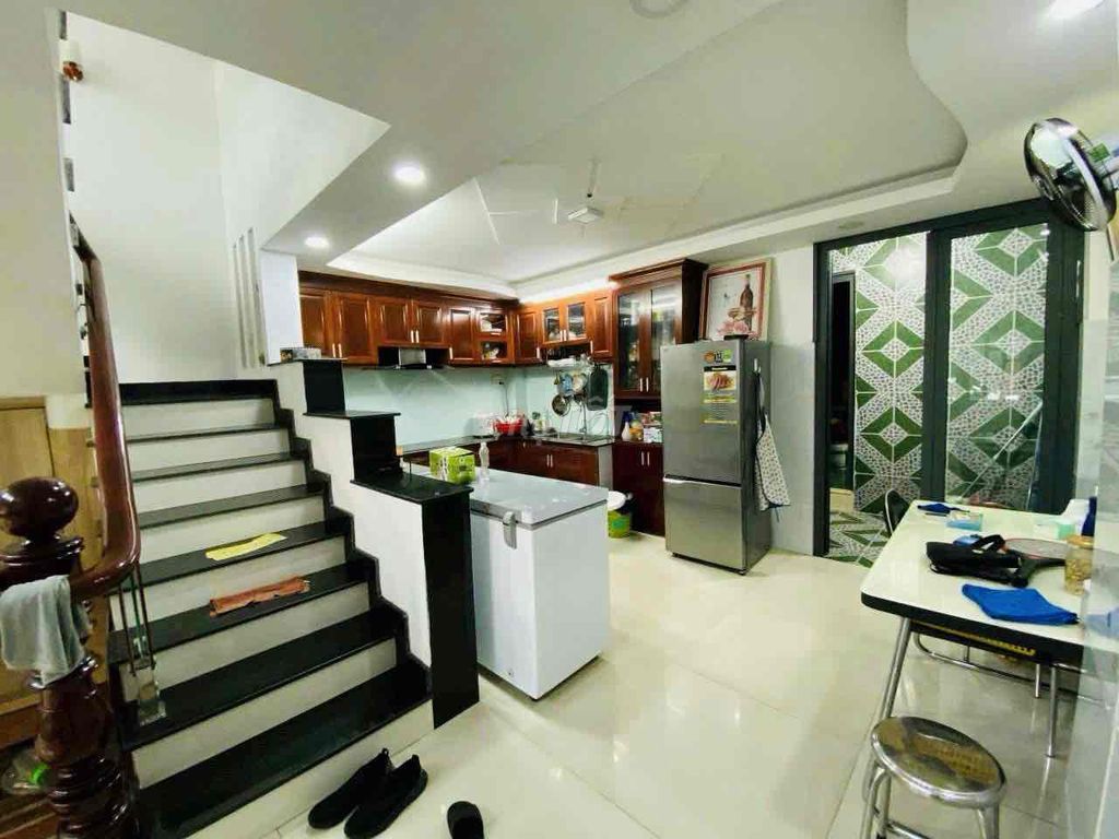 Cold19. 4th floor floor bedroom 3 toilets. 8 M Street