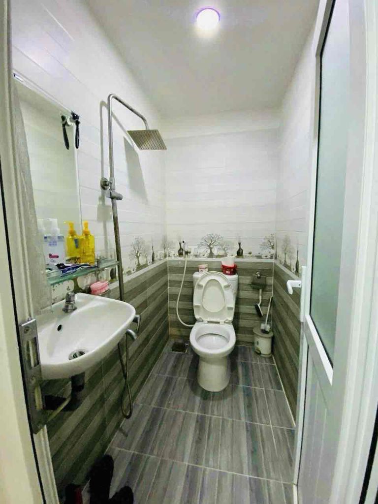 Cold19. 4th floor floor bedroom 3 toilets. 8 M Street