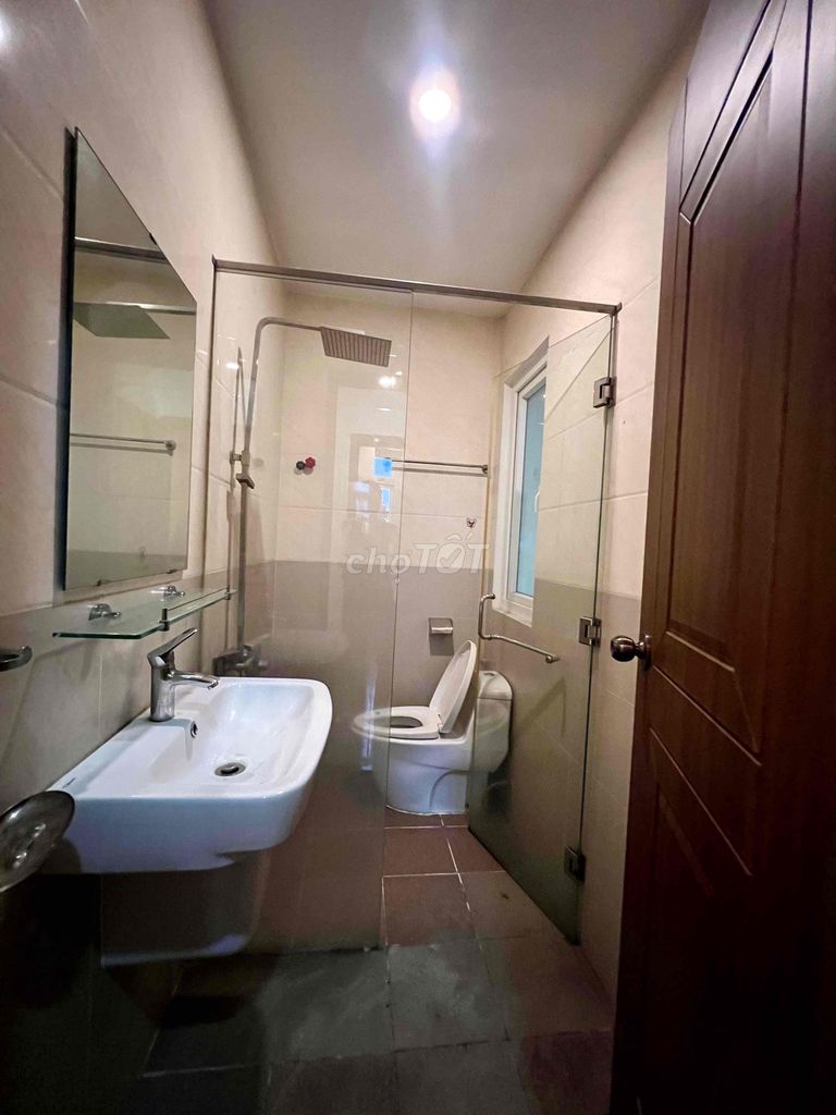 We'll have to rent a special unit near Qq.1 area 8 x 15 1 4th floor bedroom 3 toilets