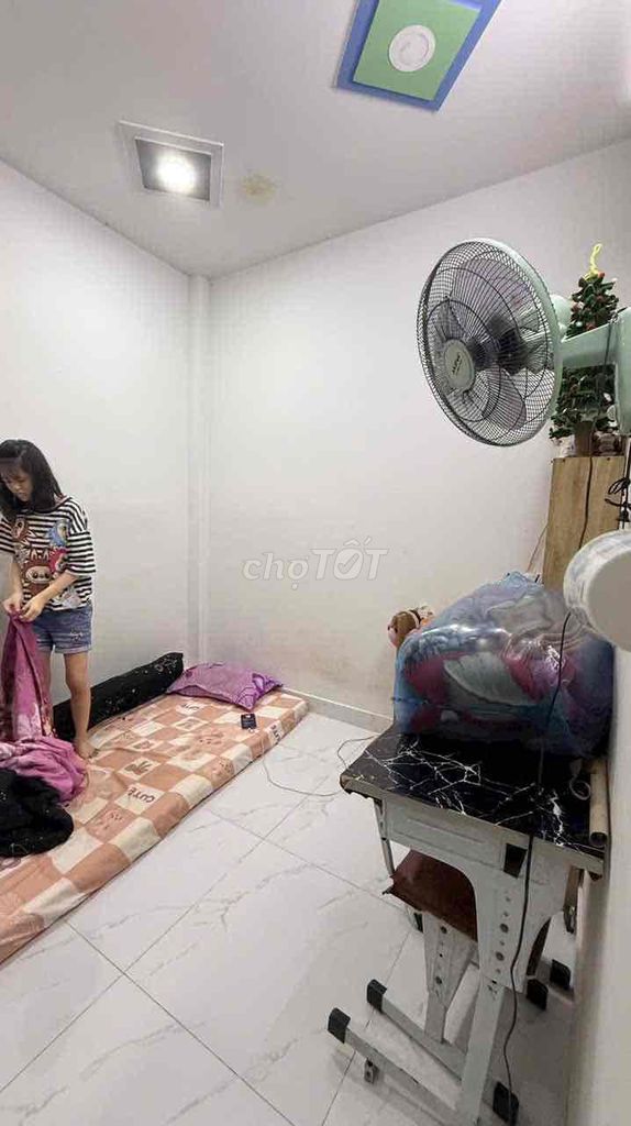 There are two bedrooms. Two toilets.