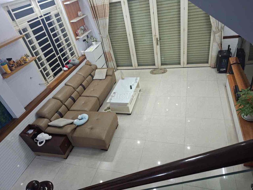 The whole four bedrooms are near the Verdamall, the City Jason's Office - one month deposit.