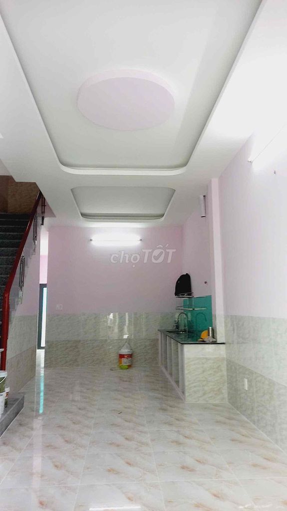 The floor of 420 M has three bedrooms. Three alley toilets near T3 Station.