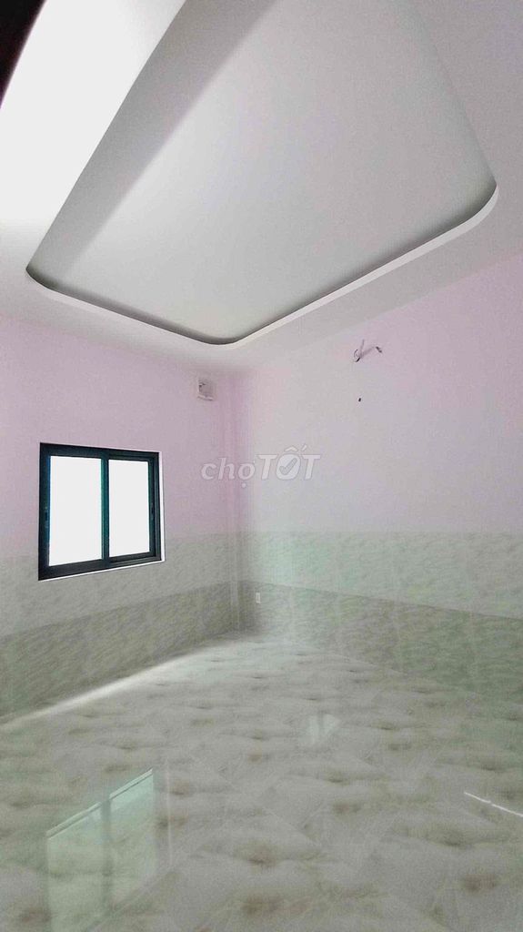 The floor of 420 M has three bedrooms. Three alley toilets near T3 Station.