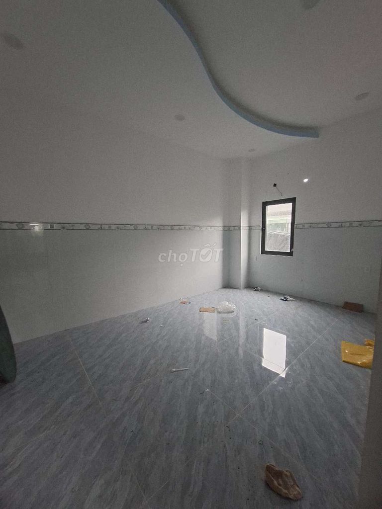 Tx 25 house. Three bedroom. Two toilets. Eight million.