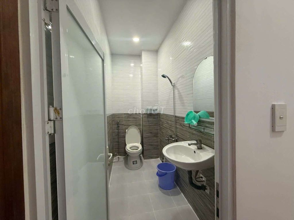 Rent Miếu Bình Đông for his essay-- 12 million to four bedrooms-- the alley.