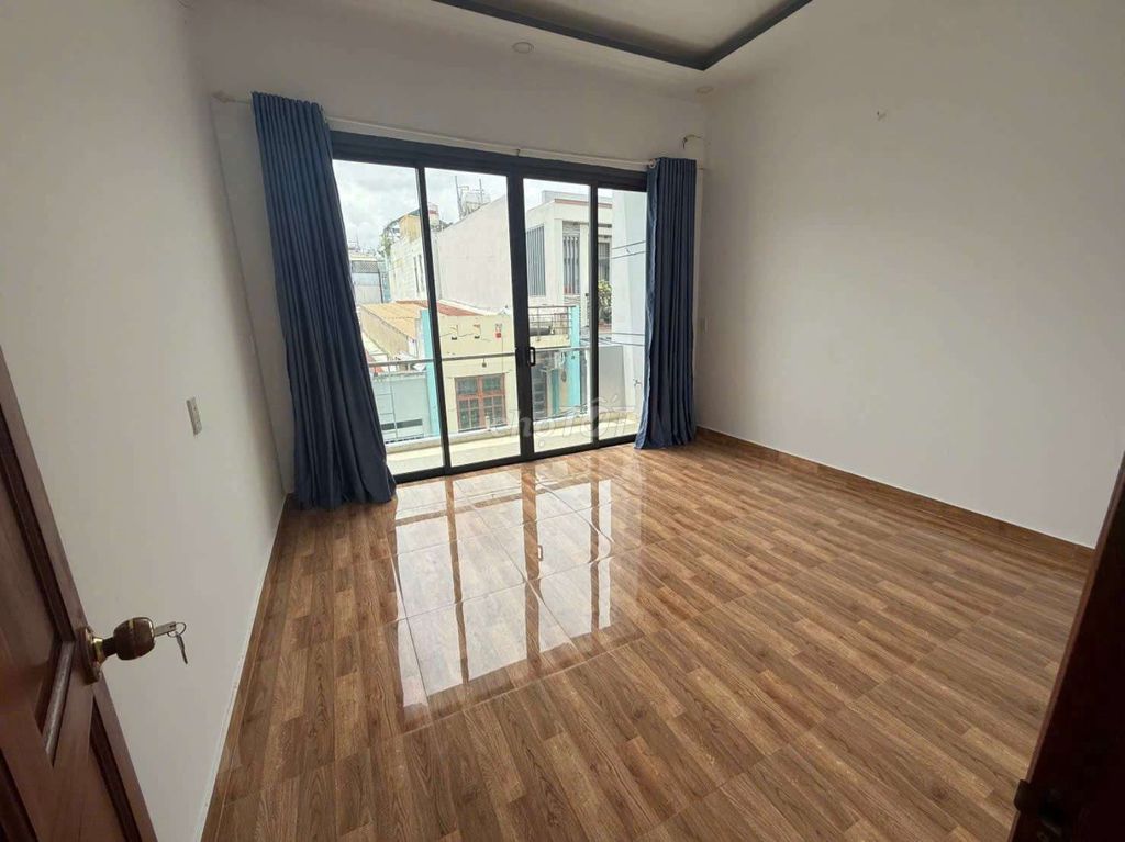 Rent Miếu Bình Đông for his essay-- 12 million to four bedrooms-- the alley.