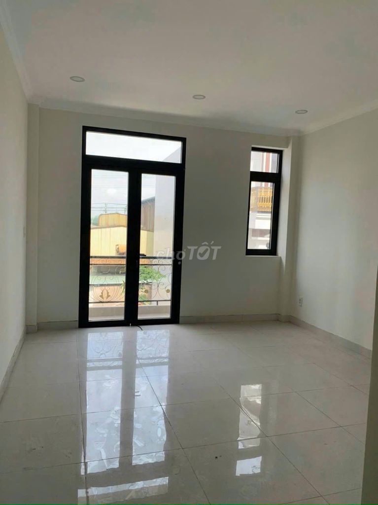 Renting two floors of 4 x 15 meters at 1.5 million a month, 7 meters of 18 bhha,