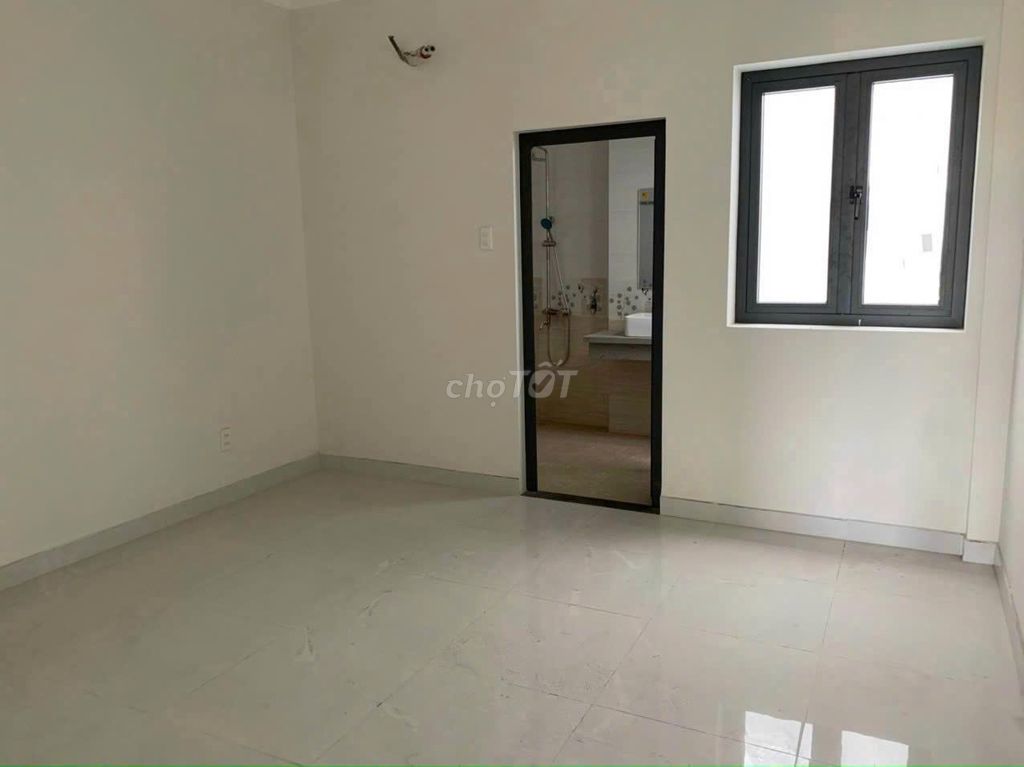 Renting two floors of 4 x 15 meters at 1.5 million a month, 7 meters of 18 bhha,