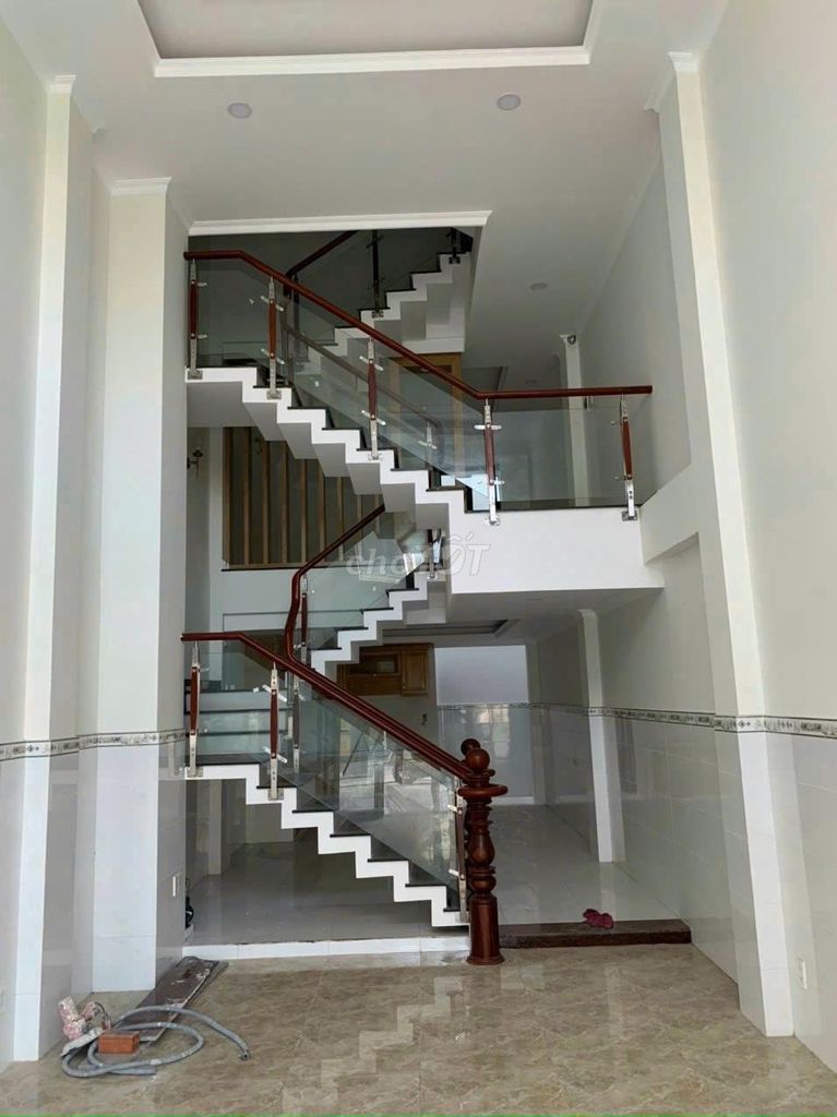 Renting two floors of 4 x 15 meters at 1.5 million a month, 7 meters of 18 bhha,