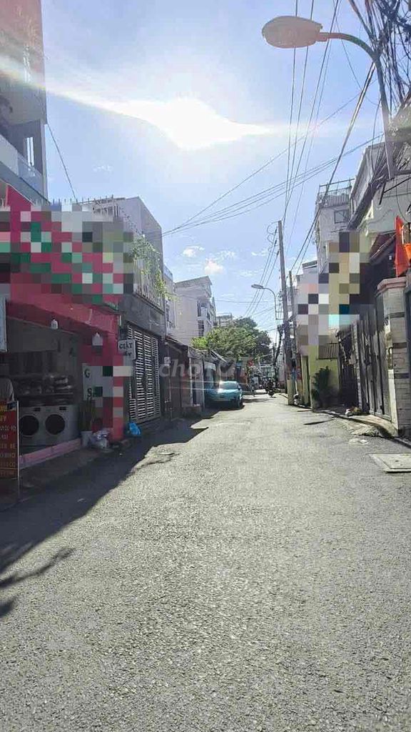 102/4 longtext alleys (4 x30 M) 3 bedrooms with courtyards