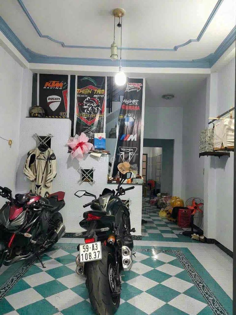 102/4 longtext alleys (4 x30 M) 3 bedrooms with courtyards