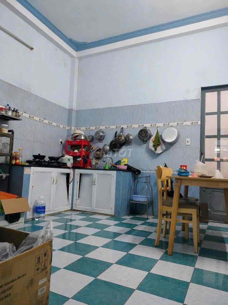 102/4 longtext alleys (4 x30 M) 3 bedrooms with courtyards