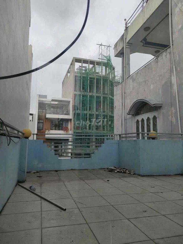 102/4 longtext alleys (4 x30 M) 3 bedrooms with courtyards