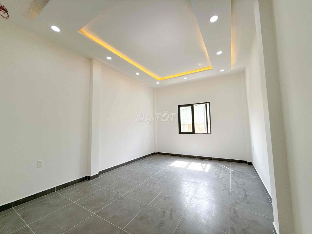 It's the owner who rents the entire site of 4x18 meters of oil a nice floor.
