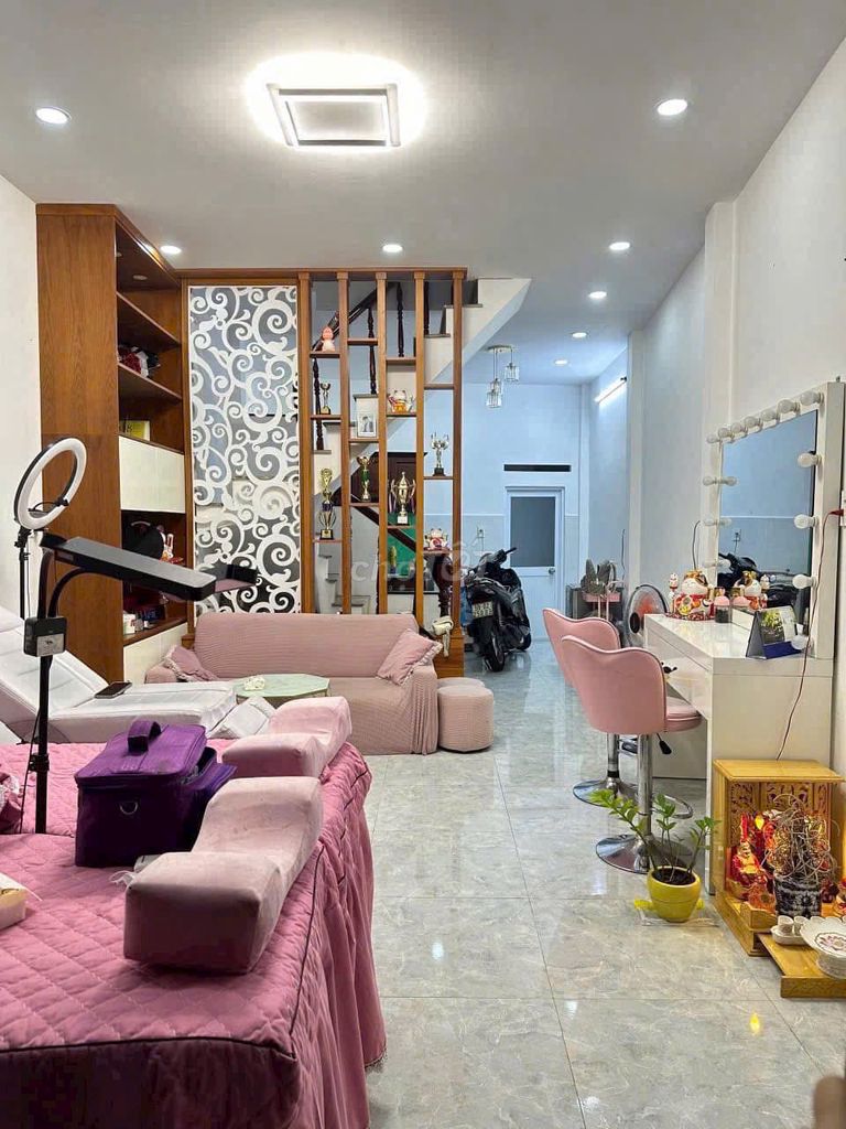 Rent a Hoàng Văn Thụ 4 x 9 meters 1 .2-story bedroom - 15 million.