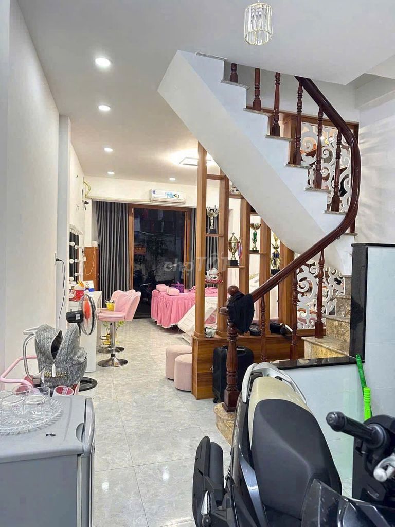 Rent a Hoàng Văn Thụ 4 x 9 meters 1 .2-story bedroom - 15 million.