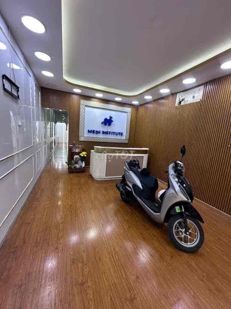 Business-St-Tân Bình front-to-row