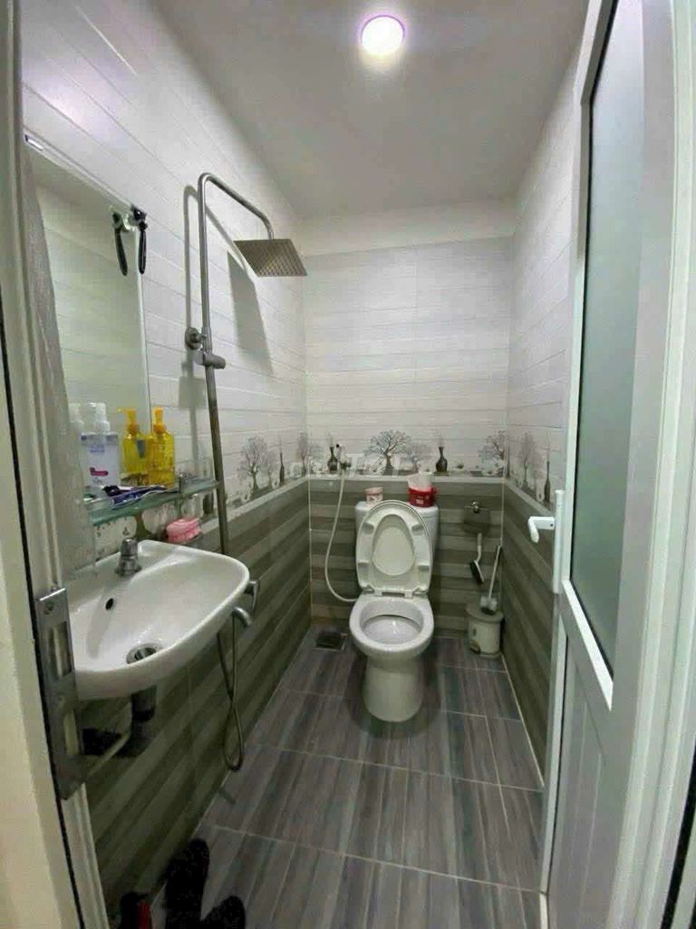 Rent the house at the platform of 4 bedrooms 9 million.
