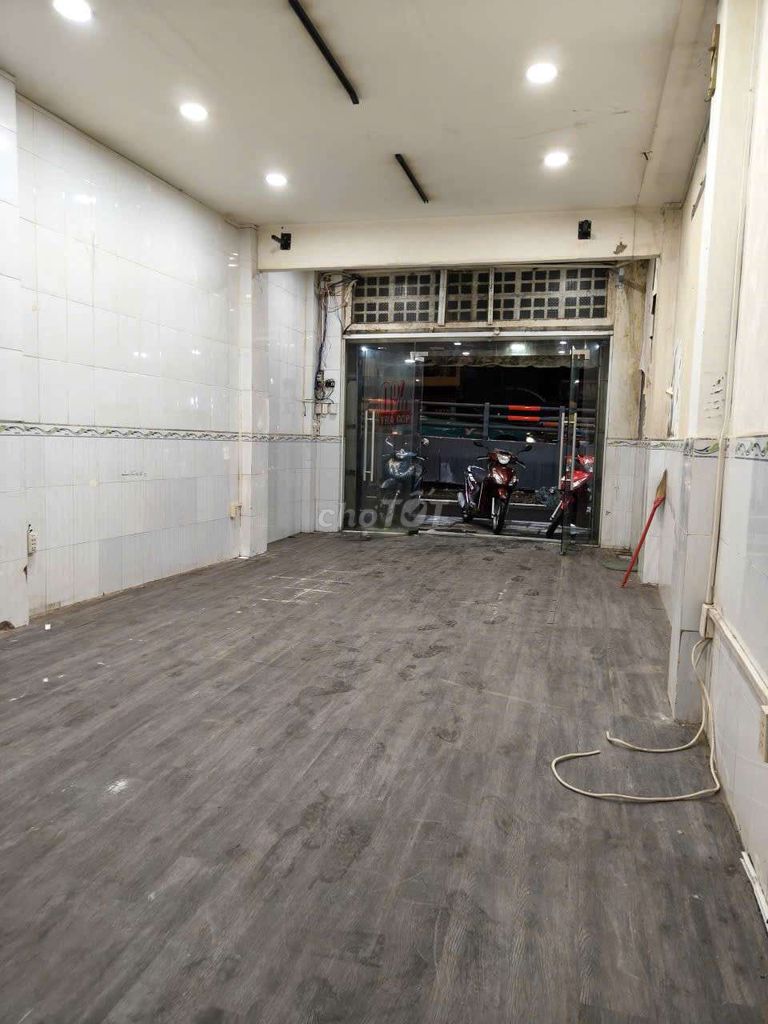 Rent the cash-backed cash-up- Nguyễn Tri Phương, 070 7, 5-3 x11-4 rooms.