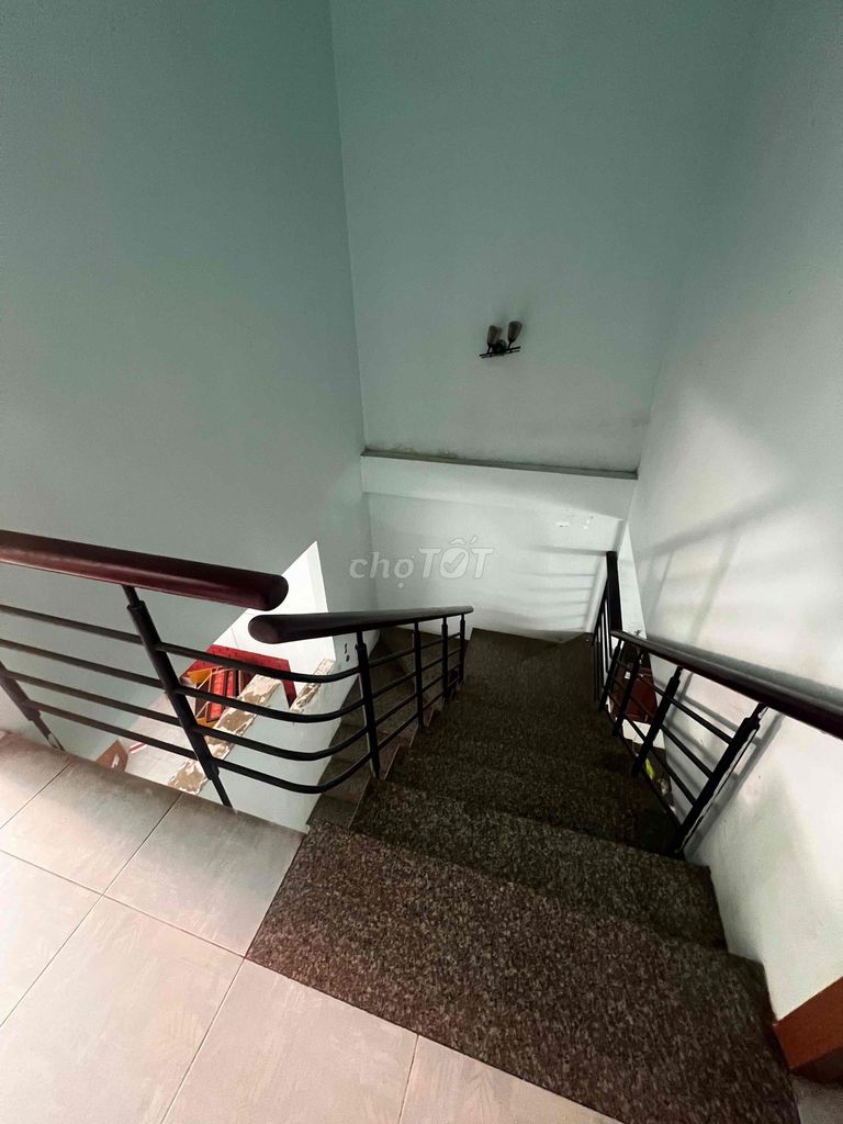 Rent the Dht02 alley. 4.2 x 13 meters. One floor. Two bedrooms. Two toilets. The price of 1.6 million.