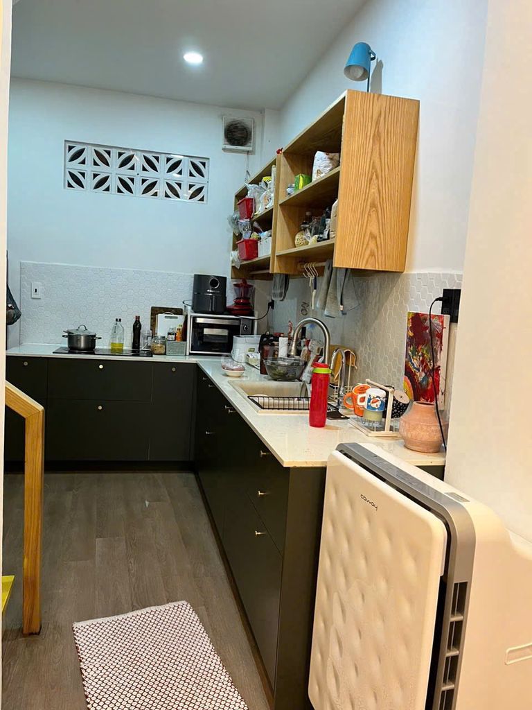Rent a full house-- Trần Khắc Chân, District 1-- 15.5 million a month.